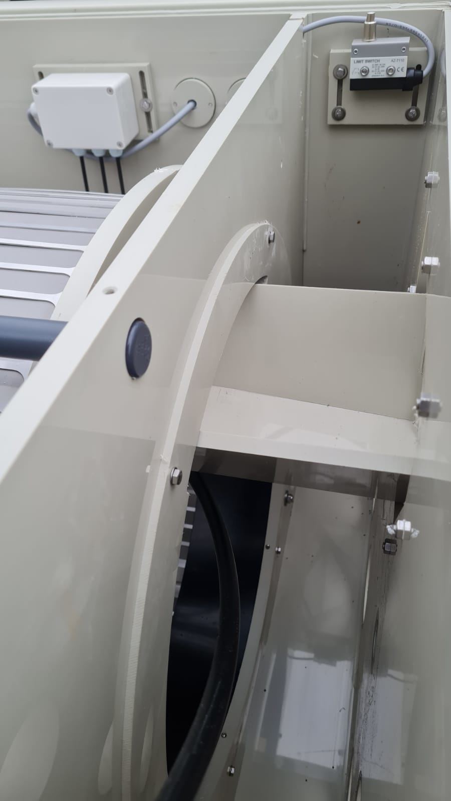 EPS Trommelfilter PP65 + Rinnenspülung + Steuerung + UV-Schutz + Edelstahlsieb in Sandwichbauweise EPS Trommelfilter PP65 + Rinnenspülung + Steuerung + UV-Schutz + Edelstahlsieb in Sandwichbauweise