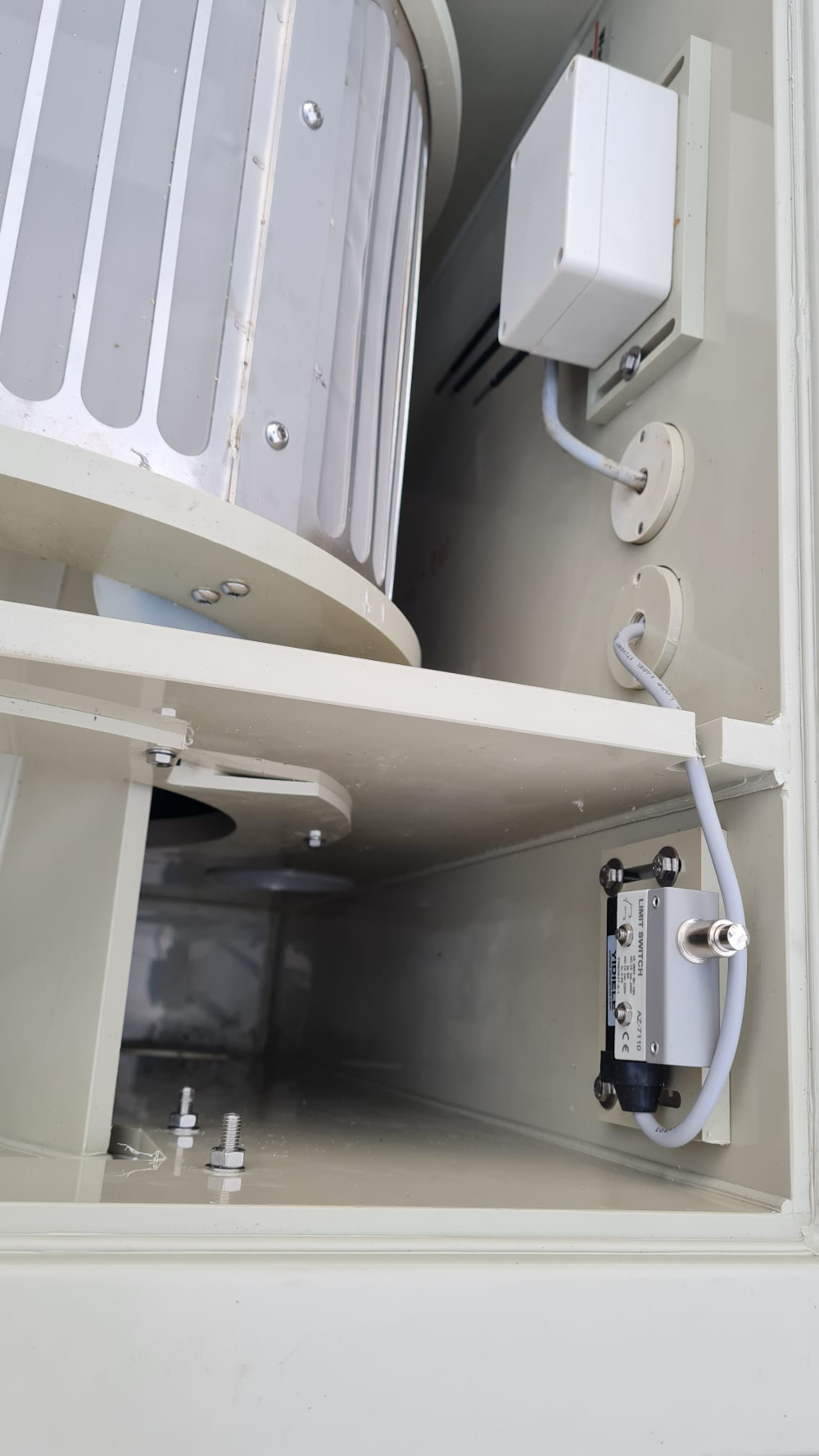 EPS Combi-Trommelfilter CL25 Quer + integrierte Biokammer + Rinnenspülung + Steuerung + Spülpumpe + UV-Schutz + Edelstahlsieb in Sandwichbauweise EPS Combi-Trommelfilter CL25 Quer + integrierte Biokammer + Rinnenspülung + Steuerung + Spülpumpe + UV-Schutz + Edelstahlsieb in Sandwichbauweise