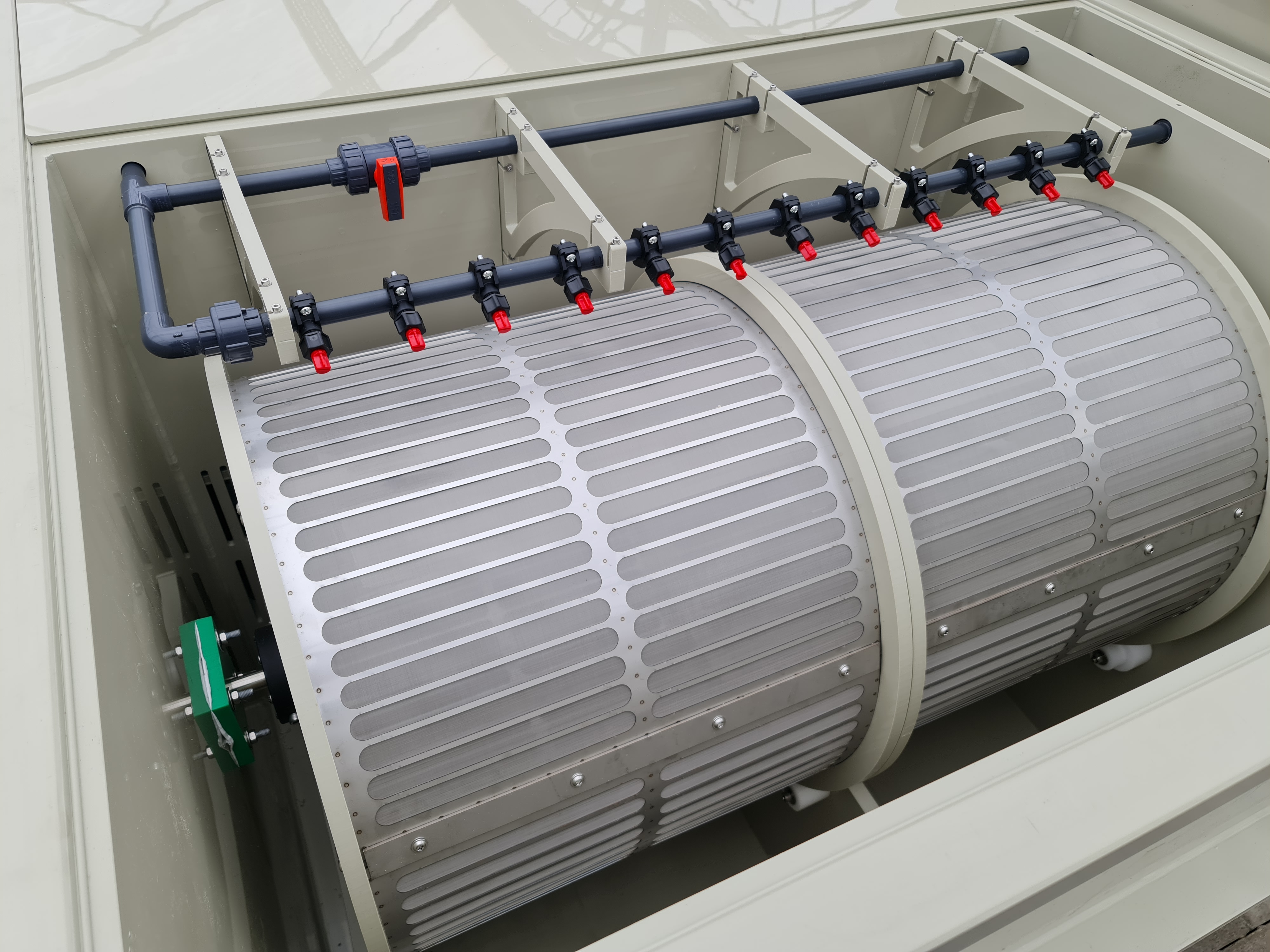 EPS Combi-Trommelfilter CF150 + integrierte Biokammer + integrierte Pumpenkammer + Rinnenspülung + Steuerung + Spülpumpe + UV-Schutz + Edelstahlsieb in Sandwichbauweise Kopie