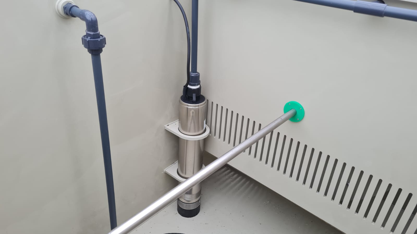 EPS Combi-Trommelfilter CF65 + integrierte Biokammer + integrierte Pumpenkammer + Rinnenspülung + Steuerung + Spülpumpe + UV-Schutz + Edelstahlsieb in Sandwichbauweise