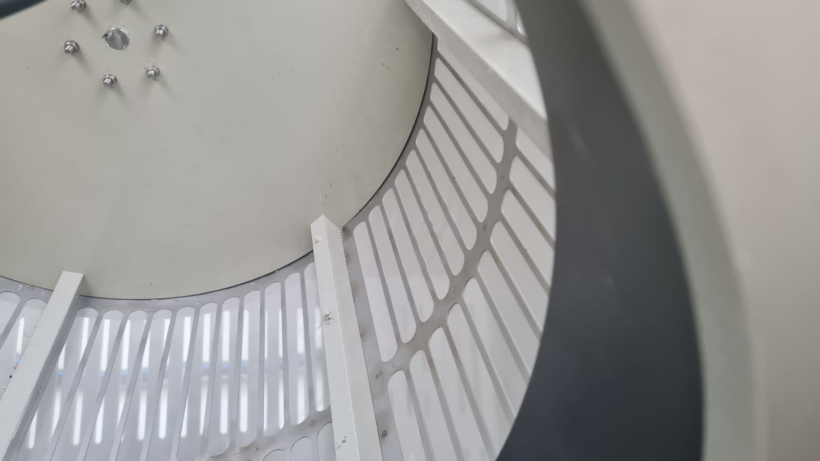 EPS Combi-Trommelfilter CL65 + integrierte Biokammer + Rinnenspülung + Steuerung + Spülpumpe + UV-Schutz + Edelstahlsieb in Sandwichbauweise EPS Combi-Trommelfilter CL65 + integrierte Biokammer + Rinnenspülung + Steuerung + Spülpumpe + UV-Schutz + Edelstahlsieb in Sandwichbauweise