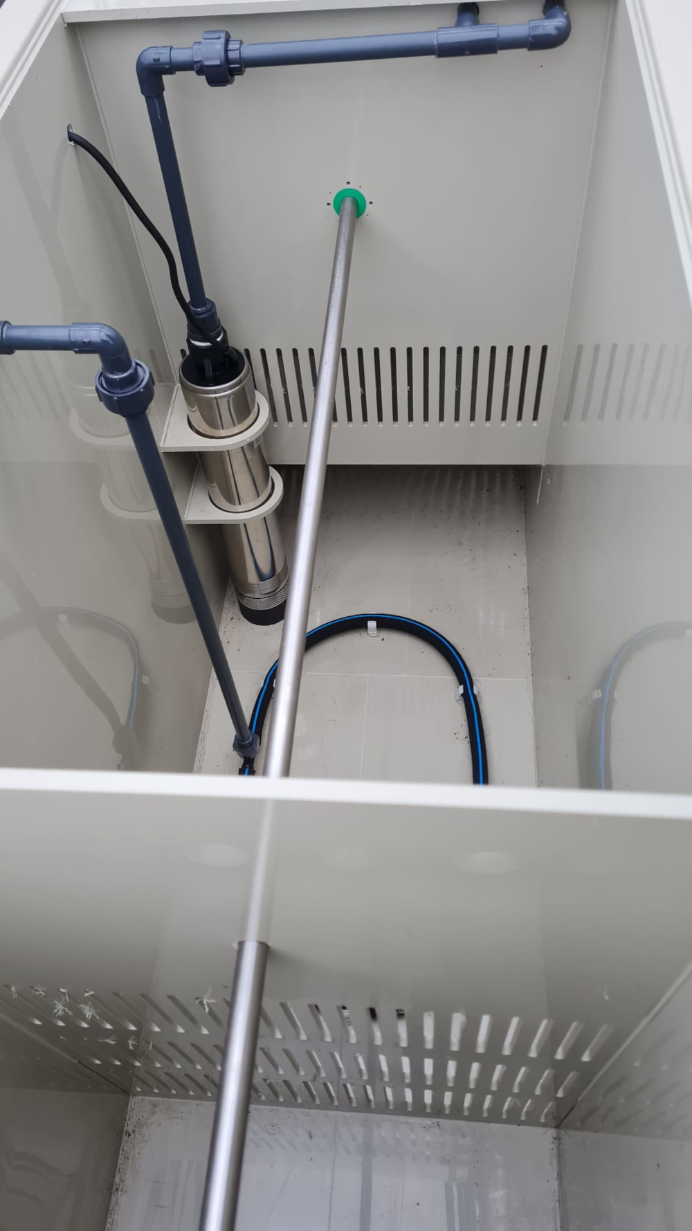 EPS Combi-Trommelfilter CF35 + integrierte Biokammer + integrierte Pumpenkammer + Rinnenspülung + Steuerung + Spülpumpe + UV-Schutz + Edelstahlsieb in Sandwichbauweise