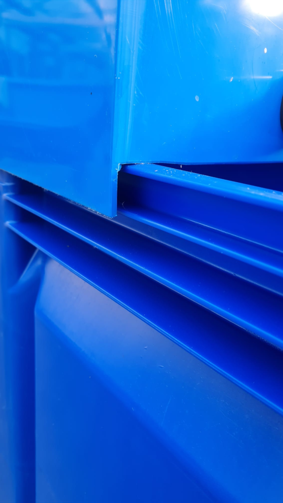 Aufsatzfilter 230 L, blau mit Deckel und kompletter Verrohrung für 600 L Becken Aufsatzfilter 230 L, blau mit Deckel und kompletter Verrohrung für 600 L Becken