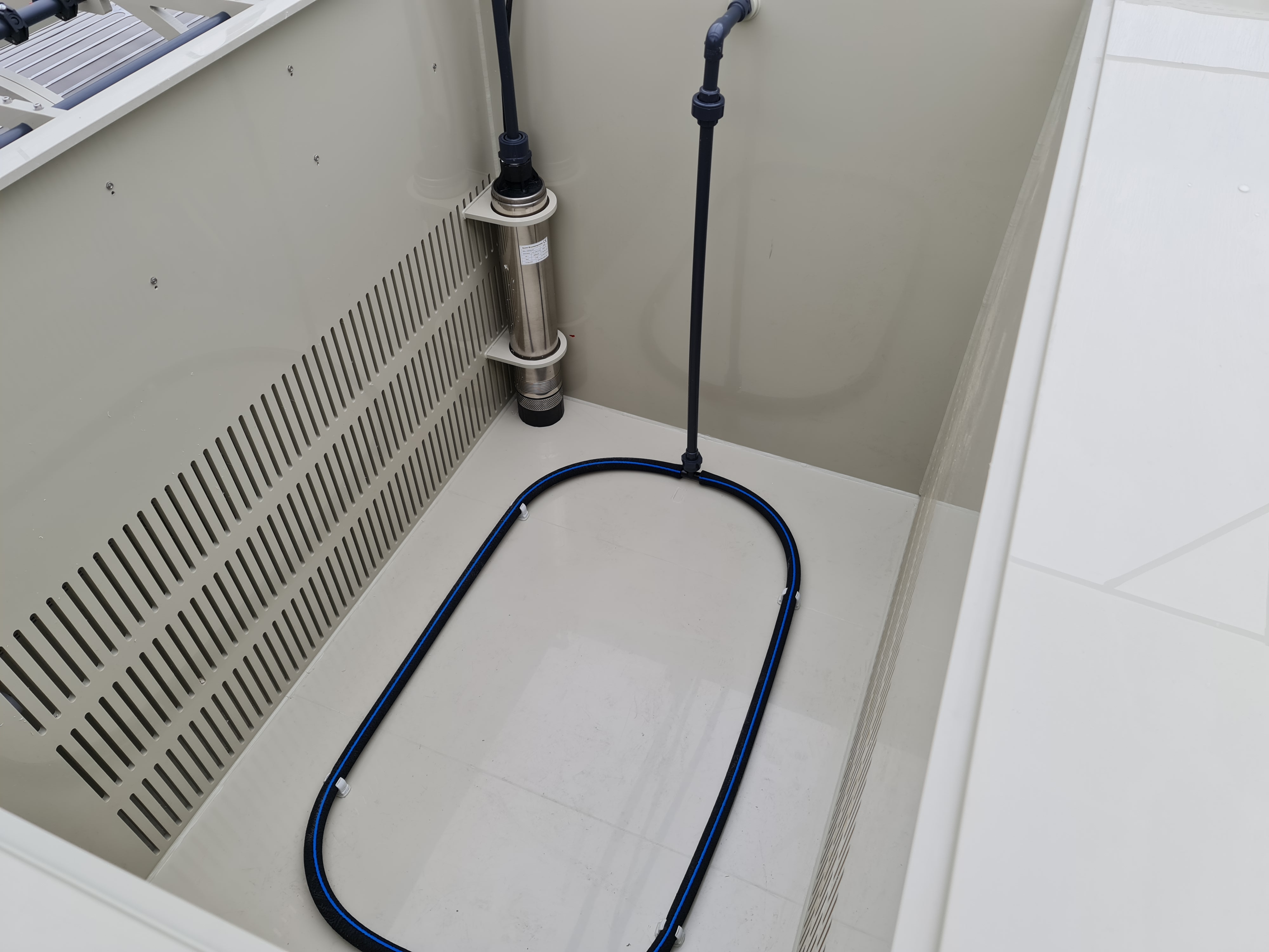 EPS Combi-Trommelfilter CF150 + integrierte Biokammer + integrierte Pumpenkammer + Rinnenspülung + Steuerung + Spülpumpe + UV-Schutz + Edelstahlsieb in Sandwichbauweise Kopie