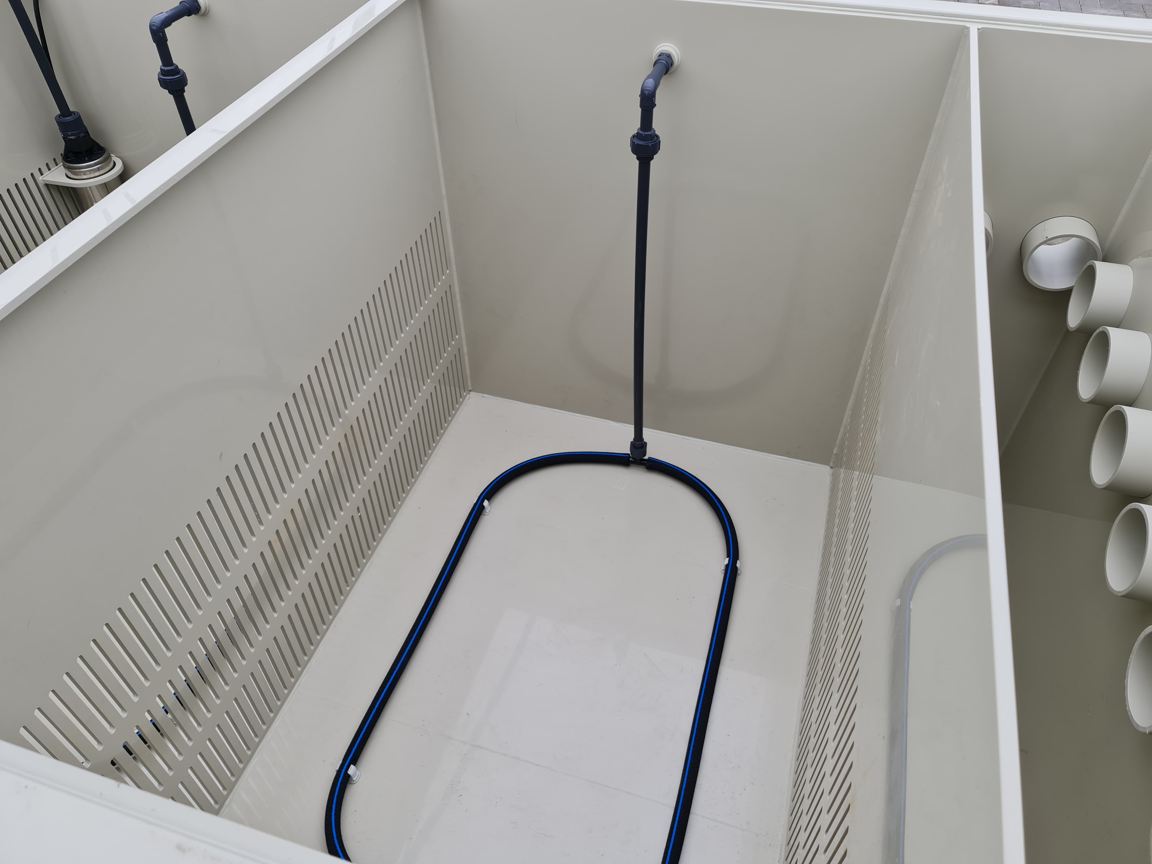 EPS Combi-Trommelfilter CF150 + integrierte Biokammer + integrierte Pumpenkammer + Rinnenspülung + Steuerung + Spülpumpe + UV-Schutz + Edelstahlsieb in Sandwichbauweise Kopie