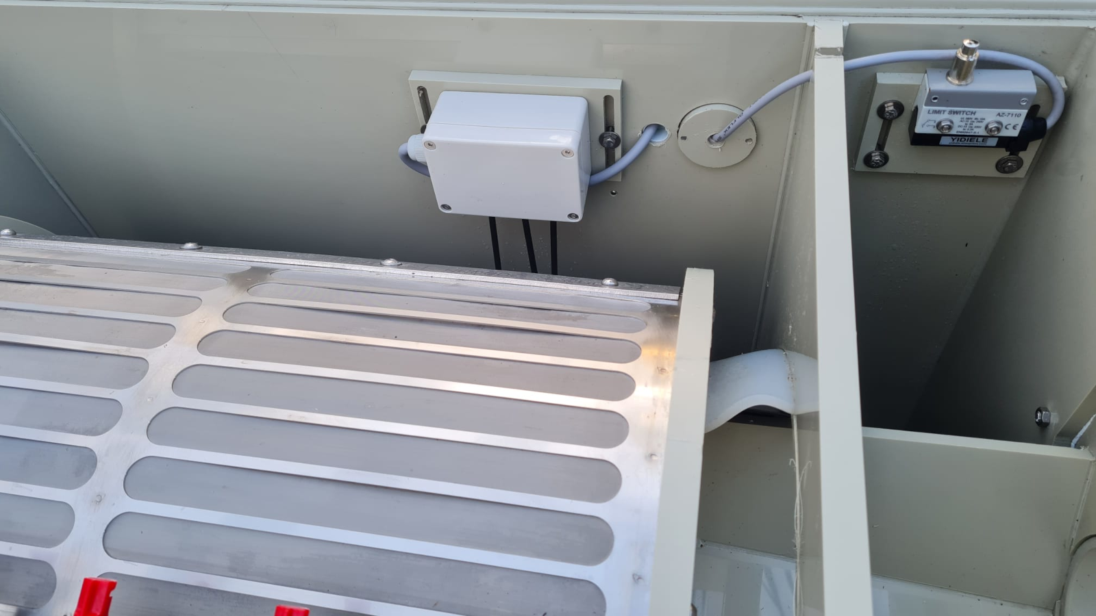 EPS Trommelfilter TF35 + integrierte Pumpenkammer + Rinnenspülung + Steuerung + Spülpumpe + UV-Schutz + Edelstahlsieb in Sandwichbauweise EPS Trommelfilter TF35 + integrierte Pumpenkammer + Rinnenspülung + Steuerung + Spülpumpe + UV-Schutz + Edelstahlsieb in Sandwichbauweise
