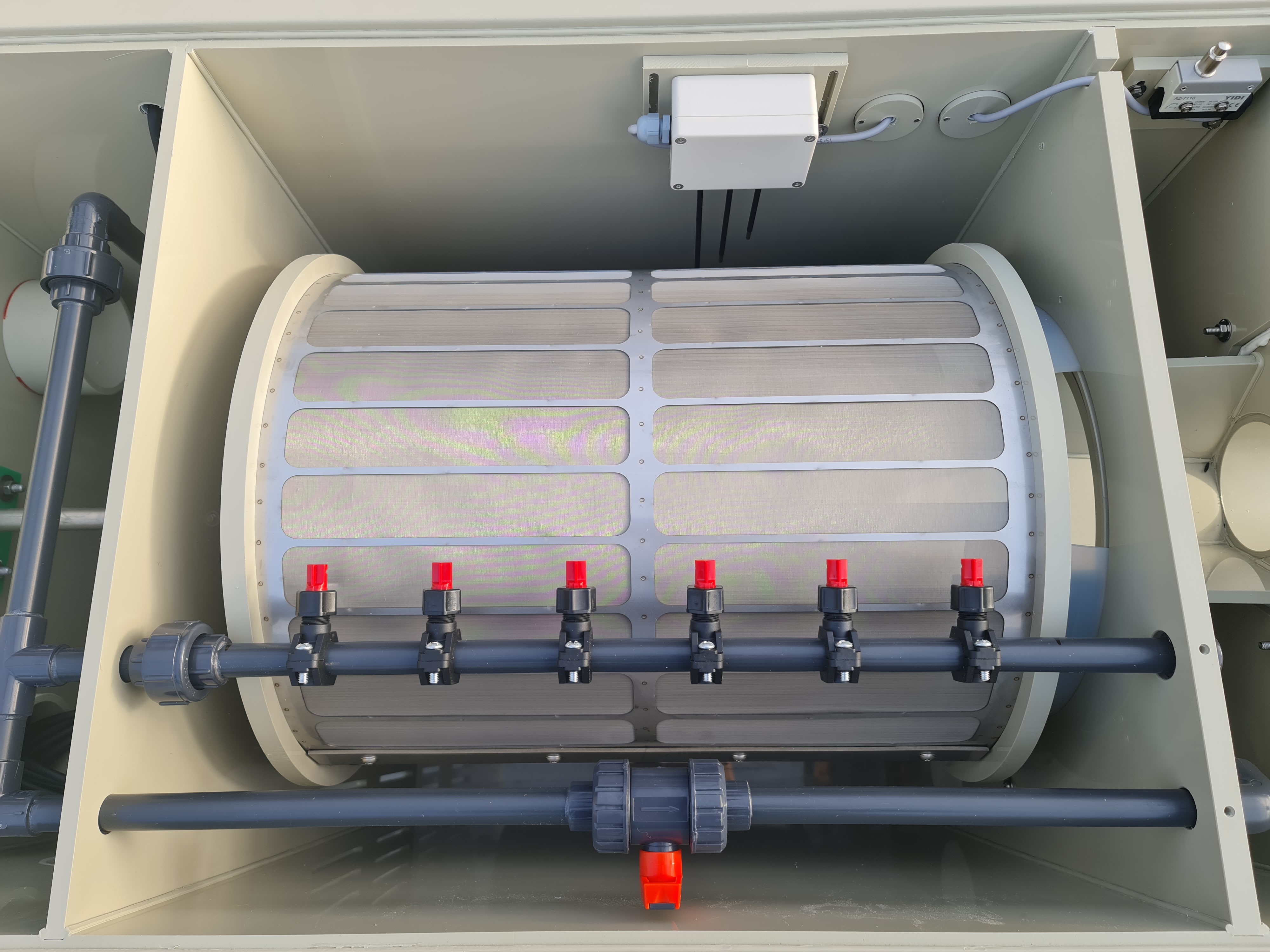 EPS Trommelfilter TF50 + integrierte Pumpenkammer + Rinnenspülung + Steuerung + Spülpumpe + UV-Schutz + Edelstahlsieb in Sandwichbauweise Kopie