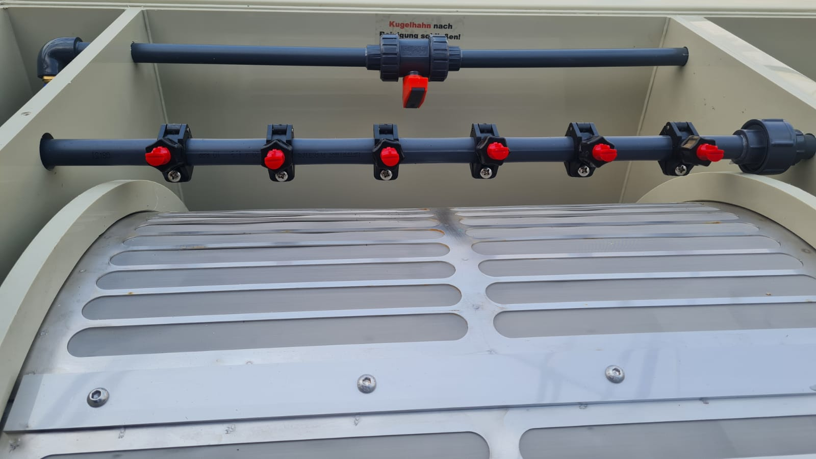 EPS Combi-Trommelfilter CL65 + integrierte Biokammer + Rinnenspülung + Steuerung + Spülpumpe + UV-Schutz + Edelstahlsieb in Sandwichbauweise EPS Combi-Trommelfilter CL65 + integrierte Biokammer + Rinnenspülung + Steuerung + Spülpumpe + UV-Schutz + Edelstahlsieb in Sandwichbauweise